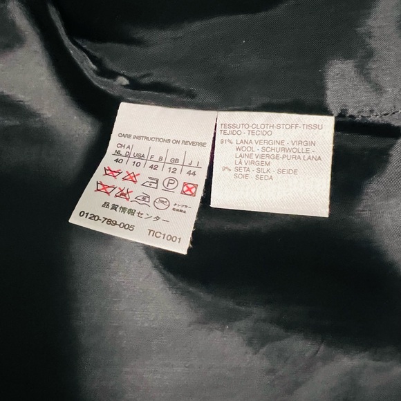 MaxMara Black and Gray Pinstripe Wool Blazer/Jacket. - Picture 12 of 15